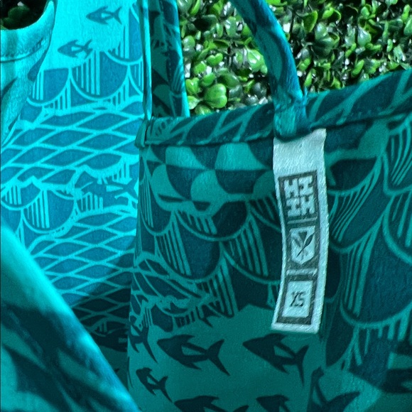 Hawaiis Finest Teal Fish Patterned Tank Top size XS - Picture 5 of 5